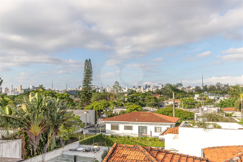 Casa à venda com 4 quartos, sendo 3 suítes, em Vila Nova Conceição, São Paulo, SP