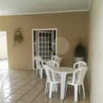 Casa Térrea com 3 dormitórios, sendo 1 suíte.