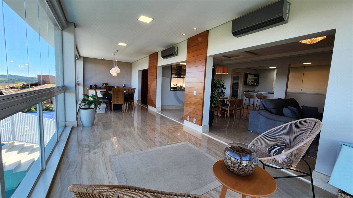 Casa à venda com 5 quartos, sendo 2 suítes, no condomínio Residencial Jardim Primavera, Louveira - SP