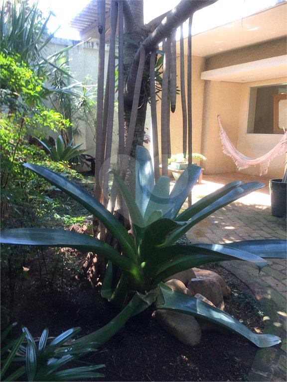 Sobrado à venda com 4 quartos, sendo 1 suíte, em Jardim Novo Mundo, São Paulo, SP