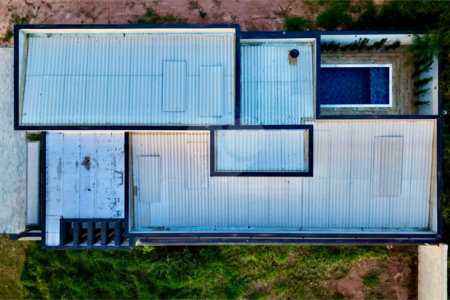 Casa térrea 3 dormitórios (3 suítes), espaço gourmet, piscina, 2 vagas garagem, condomínio fechado com ampla área lazer
