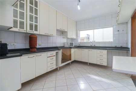 Sobrado à venda com 4 quartos, sendo 2 suítes, em Interlagos, São Paulo, SP