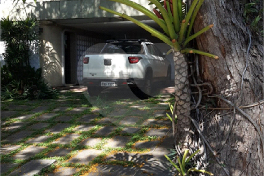 Sobrado à venda com 5 quartos, sendo 1 suíte,  em Jardim São Bento, São Paulo, SP