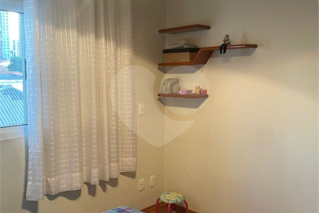 Casa à venda com 3 quartos, sendo 1 suíte, no condomínio Serranos, São Paulo - SP