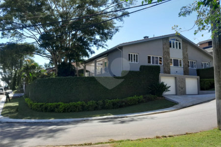 Casa à venda com 3 quartos, sendo 1 suíte, no condomínio Parque Arco Íris, Atibaia - SP