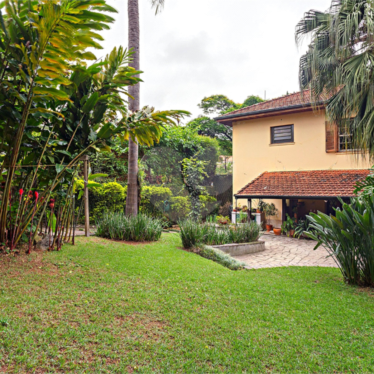 Sobrado à venda com 3 quartos em Jardim Petrópolis, São Paulo, SP