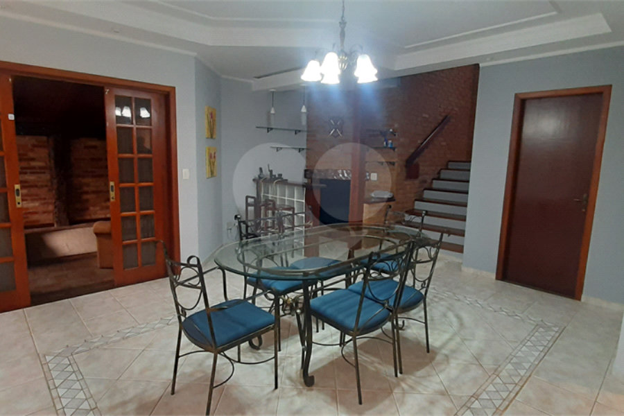 Sobrado à venda com 4 quartos, sendo 3 suítes, em Serra da Cantareira, Mairiporã, SP