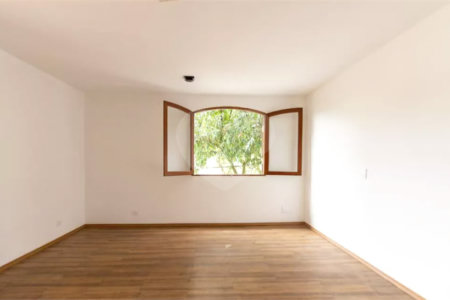 Casa à venda com 4 quartos, sendo 1 suíte, em Vila Tiradentes, São Paulo, SP