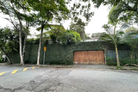 Sobrado à venda com 4 quartos, sendo 1 suíte, em Vila Inah, São Paulo, SP