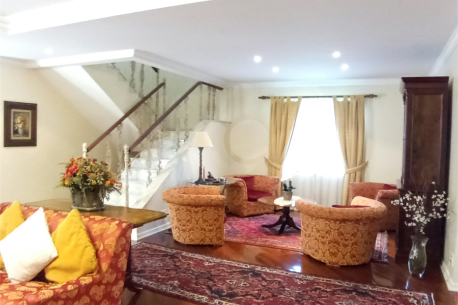 Sobrado à venda com 5 quartos, sendo 3 suítes,  em Jardim São Bento, São Paulo, SP