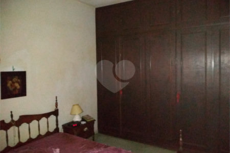 Casa à venda com 4 quartos, sendo 1 suíte, em Campo Belo, São Paulo, SP