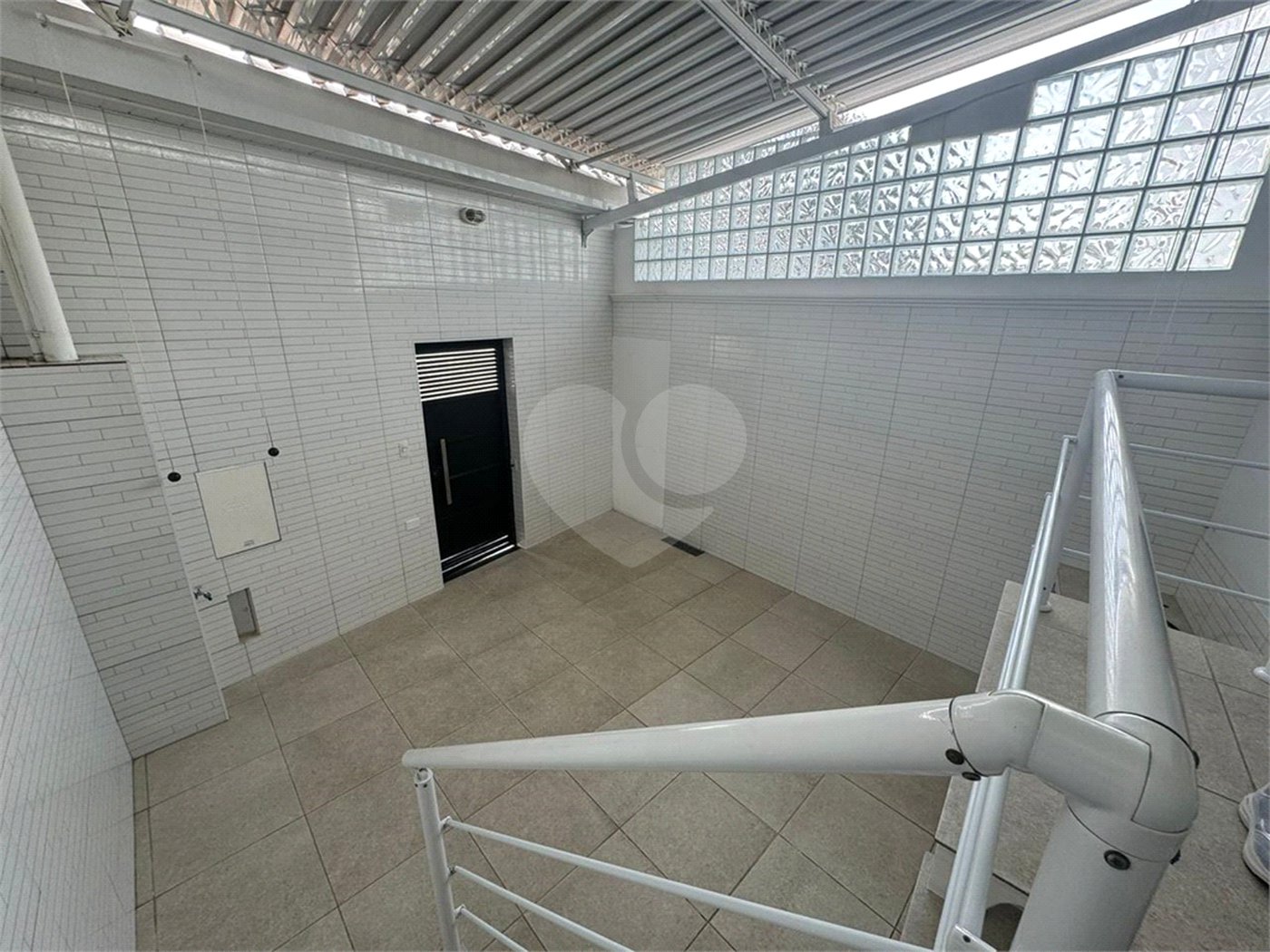 Sobrado à venda com 5 quartos, sendo 3 suítes, em Vila Nivi, São Paulo, SP