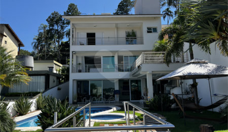 Sobrado à venda com 4 suítes em Tremembé, São Paulo, SP