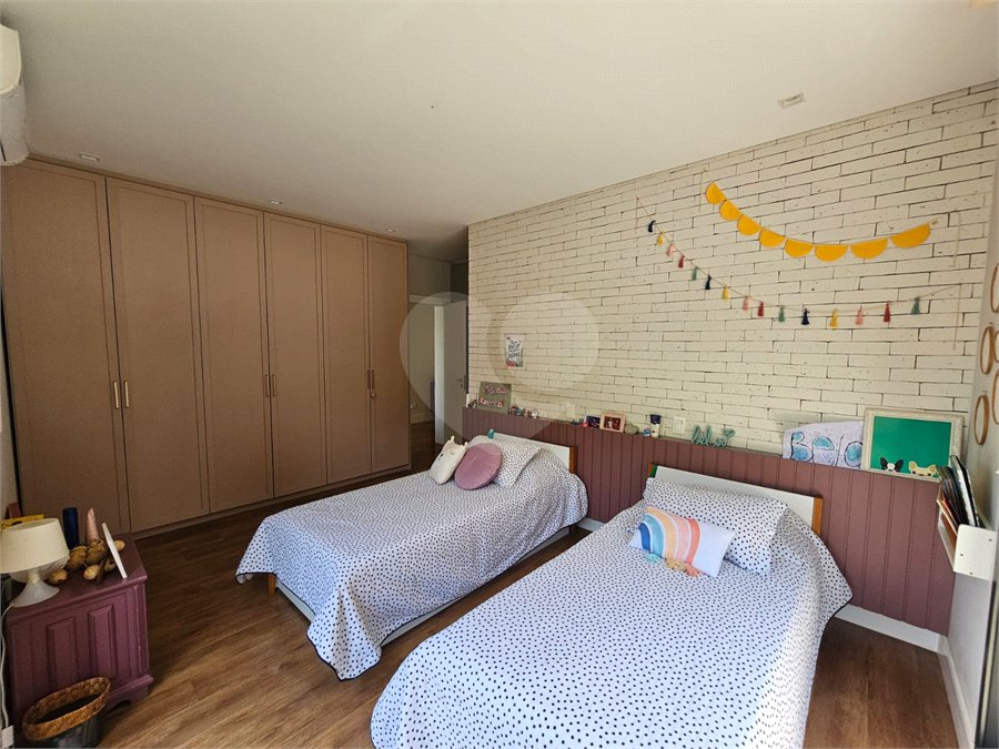 Casa à venda com 4 suítes no condomínio Residencial Itahyê, Santana de Parnaíba - SP