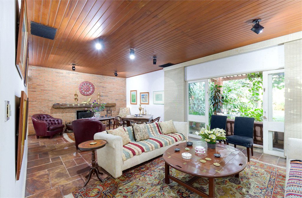 Casa Térrea à venda com 5 quartos, sendo 2 suítes, em Alto da Boa Vista, São Paulo, SP