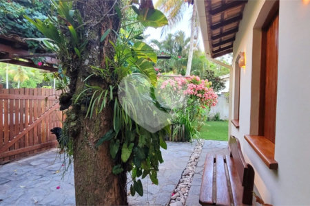 Casa à venda com 3 suítes no Centro, Santa Cruz Cabrália, BA