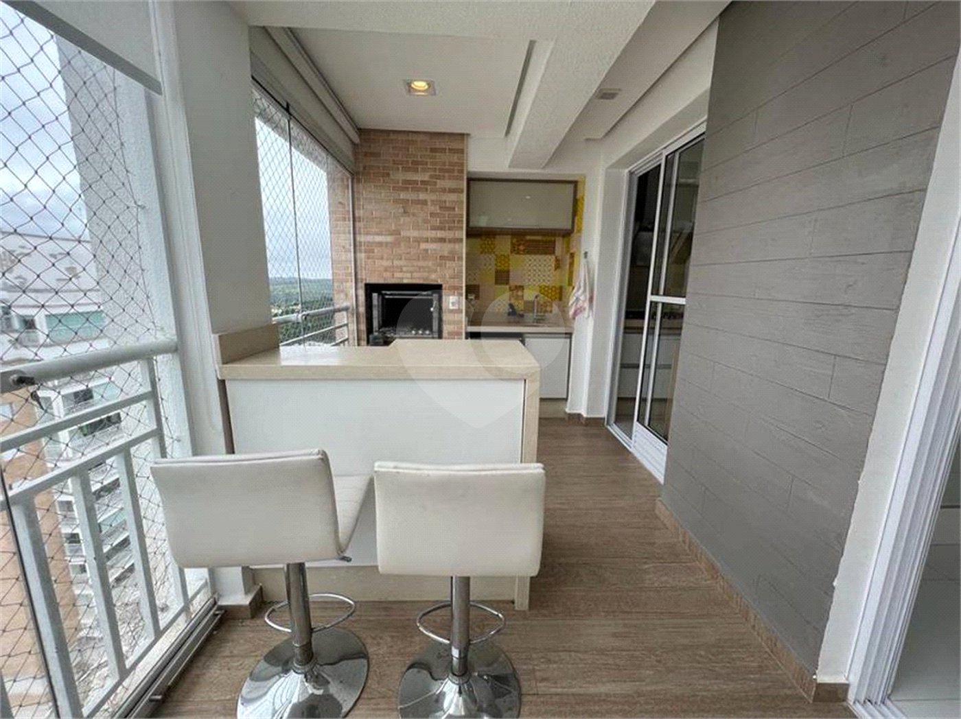 Apartamento à venda com 4 quartos, sendo 3 suítes,  em Vila Oliveira, Mogi das Cruzes, SP