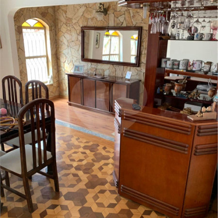 Casa à venda com 4 quartos, sendo 2 suítes,  no Centro, Mairinque, SP