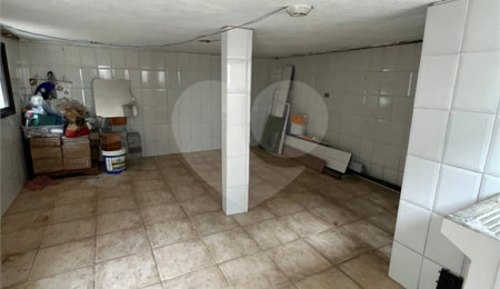 Sobrado à venda com 3 quartos em Vila Nivi, São Paulo, SP