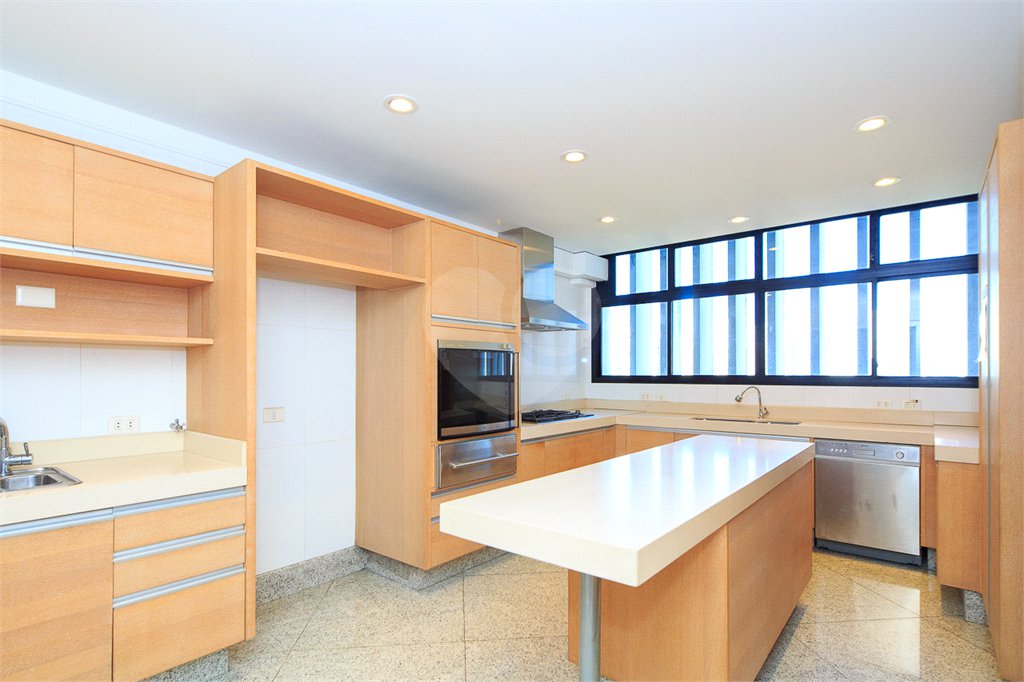 Duplex à venda ou para alugar com 5 suítes em Alto da Boa Vista, São Paulo, SP