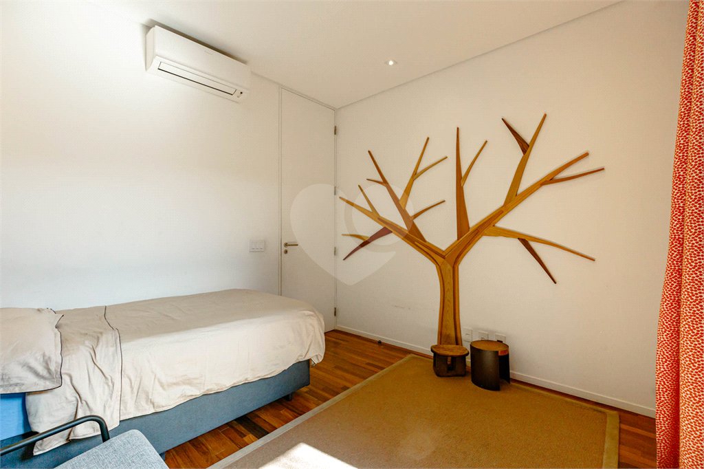 Casa à venda com 6 quartos, sendo 2 suítes,  em Santo Amaro, São Paulo, SP