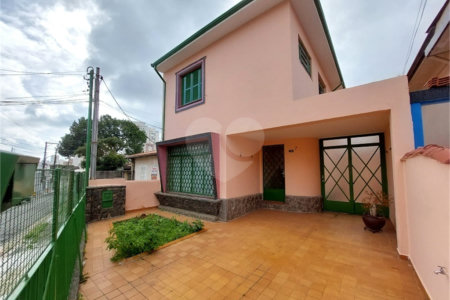 Sobrado à venda com 3 quartos em Vila Gumercindo, São Paulo, SP