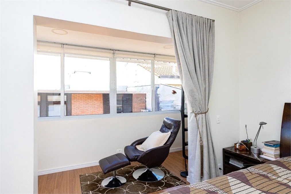Sobrado à venda com 4 quartos, sendo 2 suítes, em Vila Madalena, São Paulo, SP