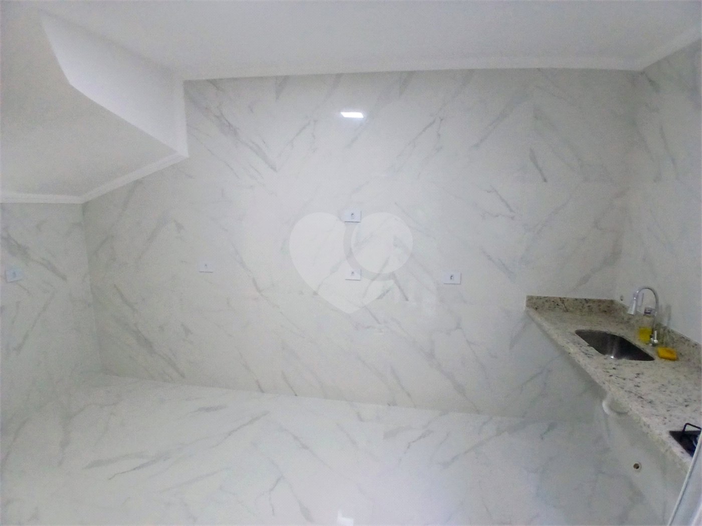 Casa à venda com 3 quartos, sendo 1 suíte,  no condomínio Res Saint Honoré, São Paulo - SP