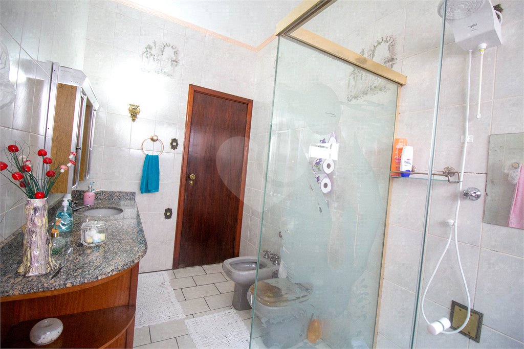 Sobrado à venda com 5 quartos, sendo 1 suíte,  em Jardim Villaça, São Roque, SP