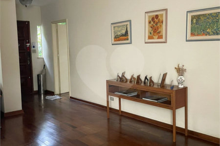 Sobrado à venda com 5 quartos, sendo 2 suítes, em Vila Cordeiro, São Paulo, SP