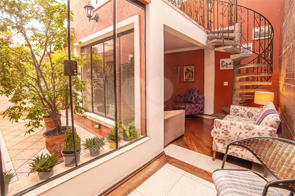 Sobrado à venda com 3 quartos, sendo 1 suíte,  em Vila Santo Estéfano, São Paulo, SP