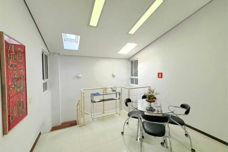 Sobrado à venda com 4 quartos em Santana, São Paulo, SP