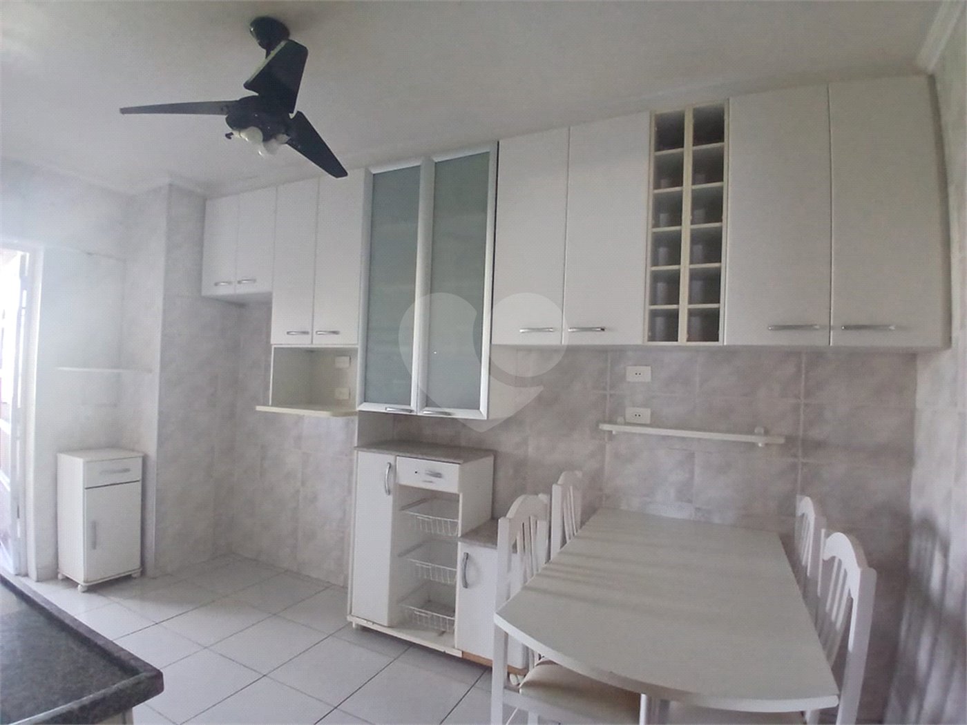 Apartamento à venda ou para alugar com 3 quartos, sendo 1 suíte,  em Jardim Flórida, São Roque, SP