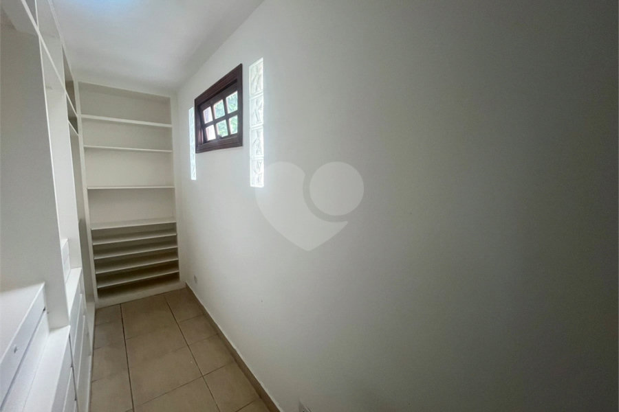 Sobrado à venda com 3 quartos, sendo 1 suíte, em Tremembé, São Paulo, SP