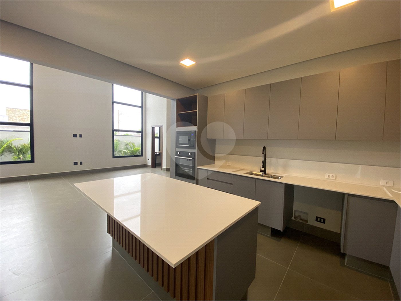 Casa à venda com 3 suítes no condomínio Portal dos Bandeirantes, Salto - SP