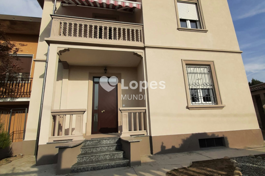 Casa renovada com 4 quartos à venda em Trino, Vercelli – 2 unidades independentes
