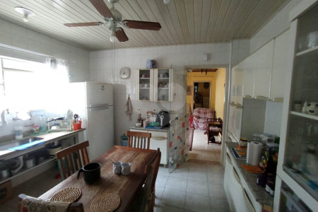 Casa à venda com 6 quartos, sendo 2 suítes, em Chora Menino, São Paulo, SP