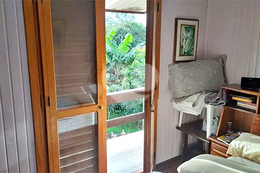 Casa à venda com 6 quartos, sendo 2 suítes, no condomínio Associação Reserva das Hortênsias, Mairiporã - SP