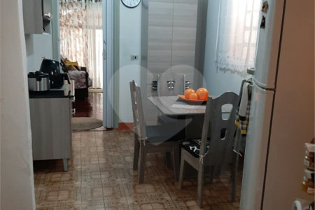 Casa com 2 dormitórios à Venda no Jardim Brasil