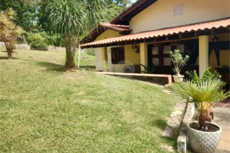 Casa à venda com 5 quartos, sendo 4 suítes, no condomínio Chácaras Flórida, Itu - SP