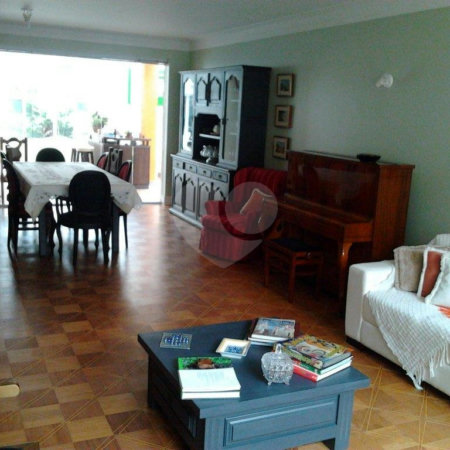 Sobrado à venda com 4 quartos, sendo 1 suíte, em Alto da Boa Vista, São Paulo, SP