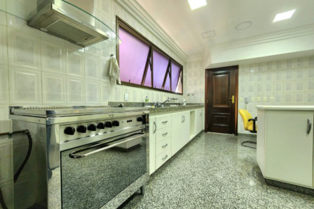 Apartamento Alto Padrão Frente Mar com 4 Dormitórios, 3 Suítes e 3 Vagas na Orla de Santos