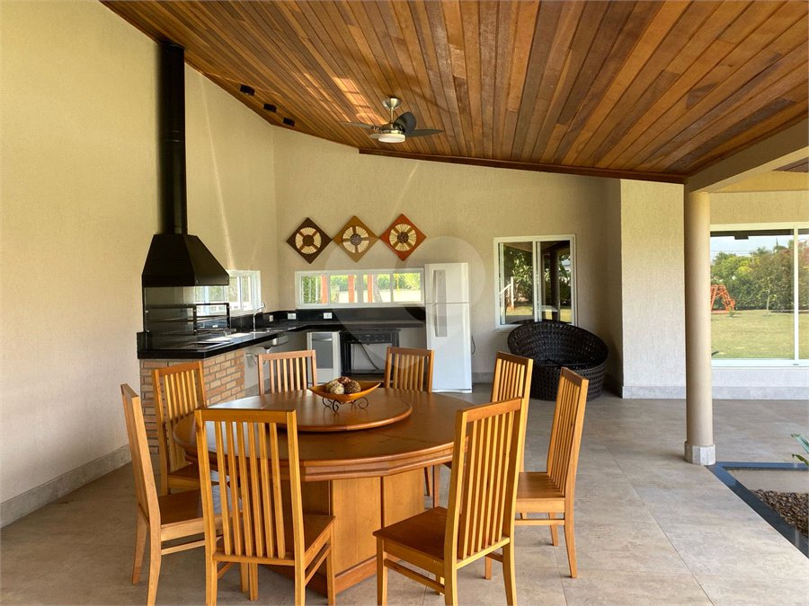Casa à venda com 4 quartos, sendo 3 suítes, no condomínio Primavera, Salto - SP