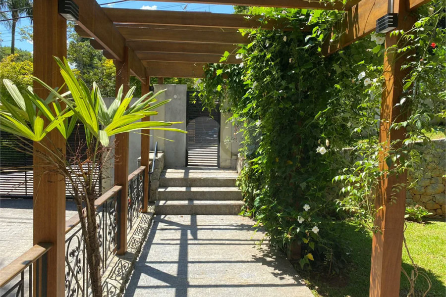 Casa à venda ou para alugar com 5 quartos, sendo 4 suítes, no condomínio Associação Reserva das Hortênsias, Mairiporã - SP