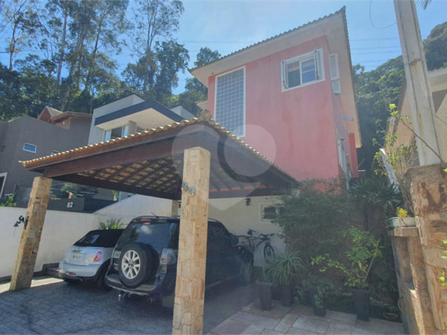 Casa à venda com 3 quartos, sendo 2 suítes,  no condomínio Cond Jardim Itatinga, São Paulo - SP