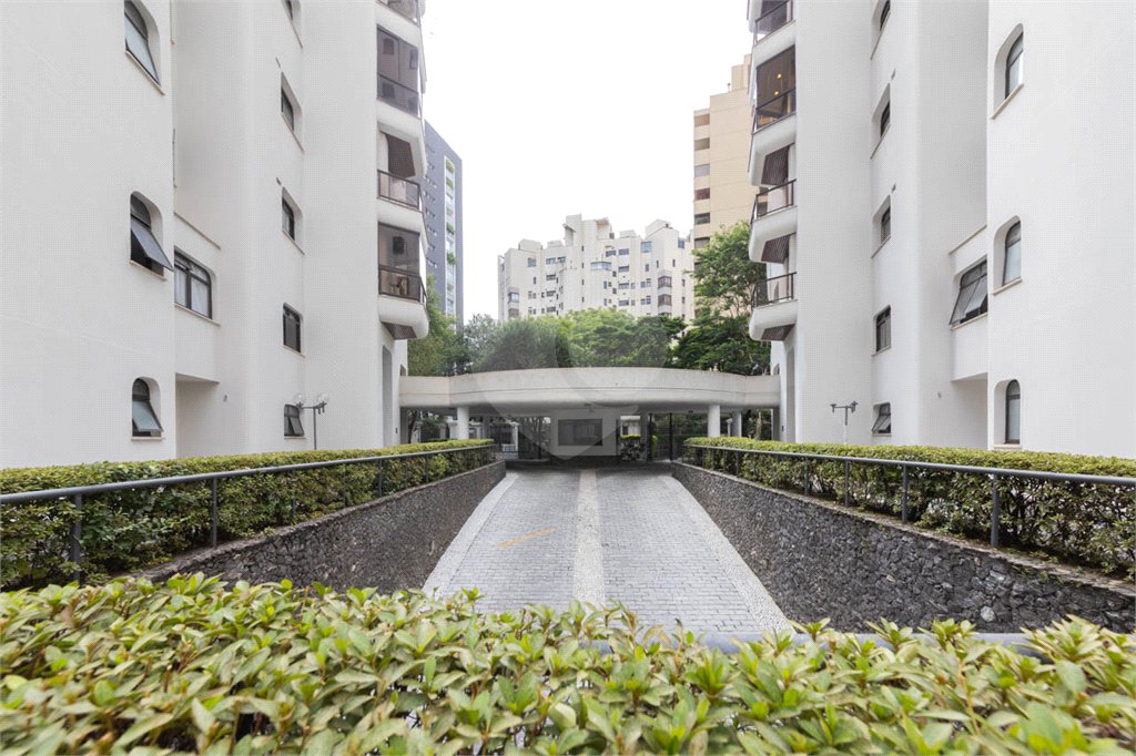 Apartamento à venda com 3 quartos, sendo 2 suítes, em Itaim Bibi, São Paulo, SP