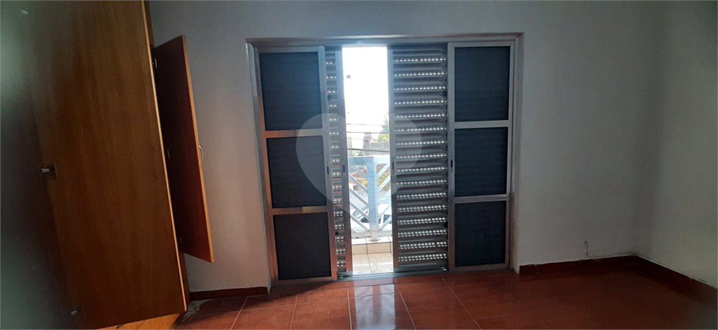 Sobrado à venda com 3 quartos em Jardim Guairaca, São Paulo, SP