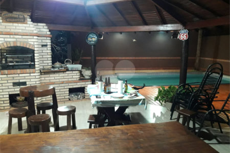 Casa à venda com 3 quartos, sendo 1 suíte, no Centro, Paranaíba, MS