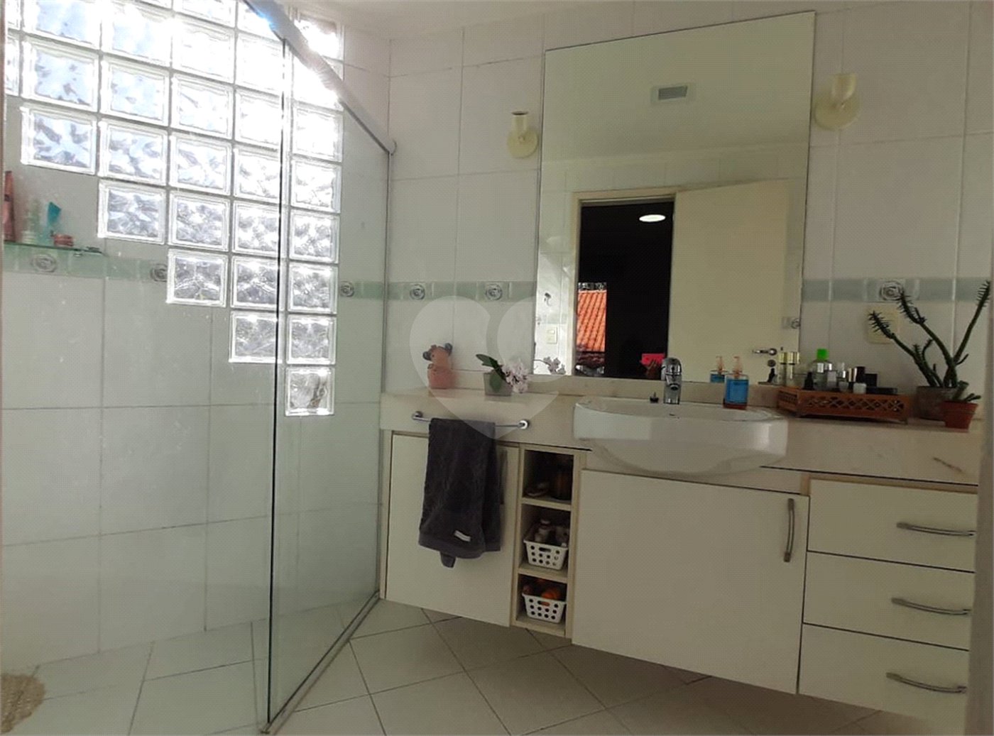 Casa à venda ou para alugar com 4 quartos, sendo 2 suítes, em City América, São Paulo, SP