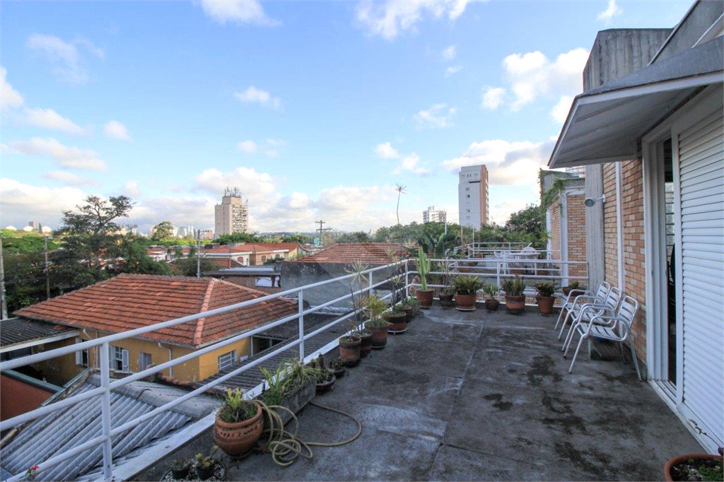 Casa à venda ou para alugar com 5 quartos, sendo 3 suítes, em Vila Madalena, São Paulo, SP